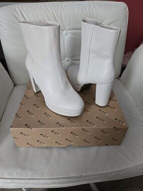 BNWT Mix No. 6 White Platform Ankle Boots with Block Heel